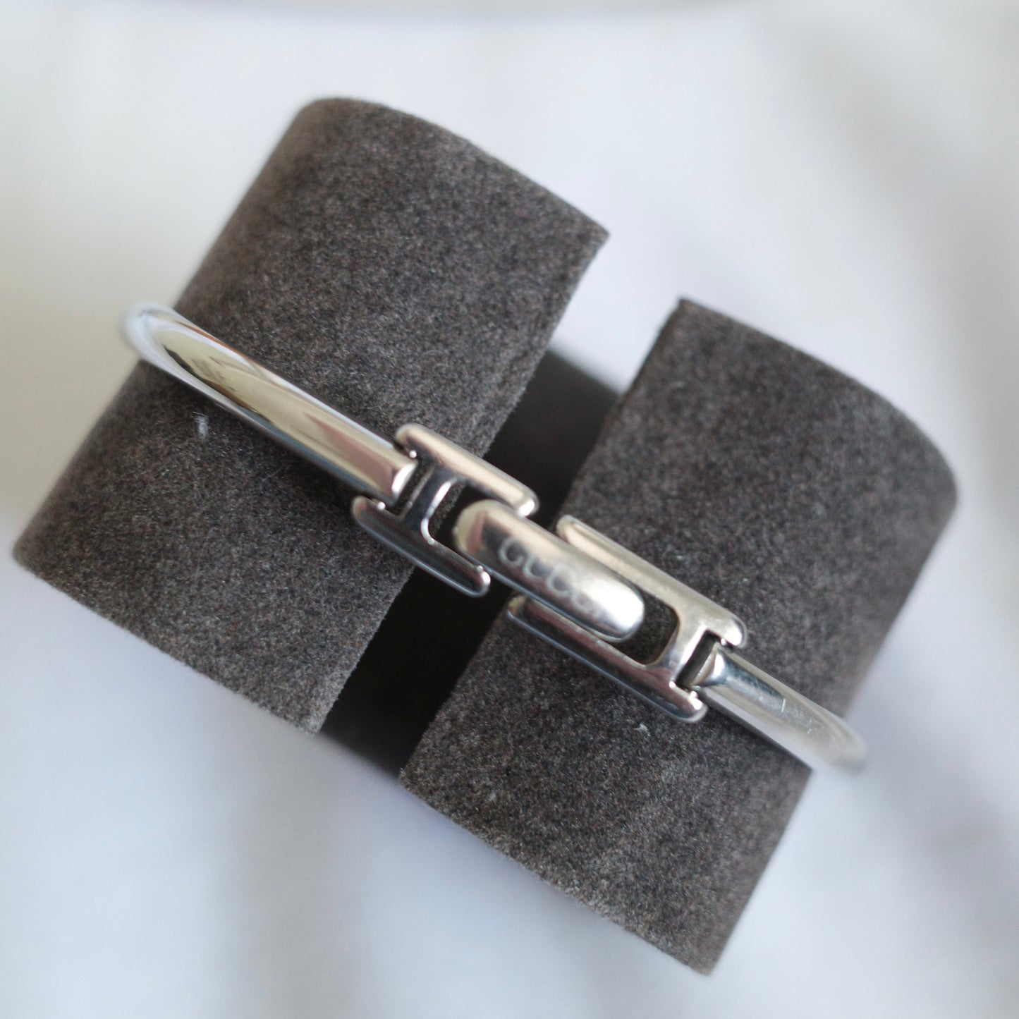 Vintage Gucci 1900L Silver Bangle Watch