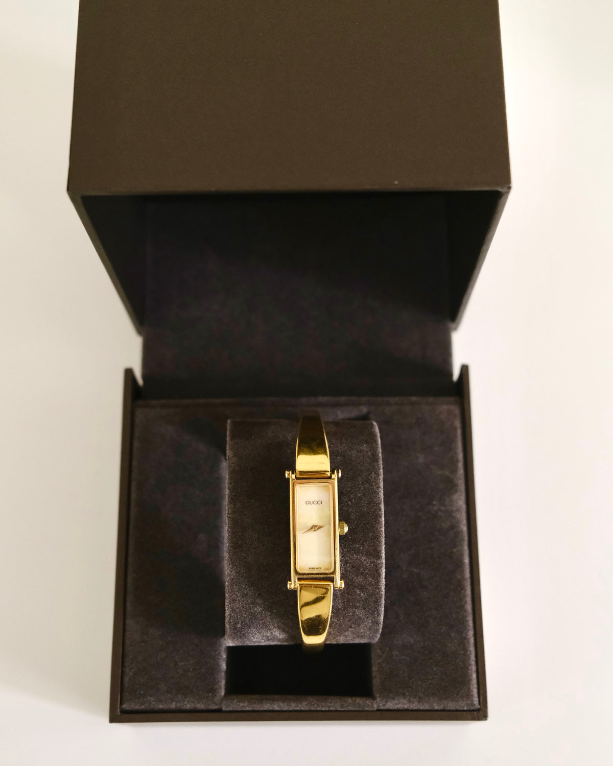 Vintage Gucci 1500L Gold Watch | Mother of Pearl Dial | Elegant Gold Bangle Bracelet | Classic Designer Timepiece