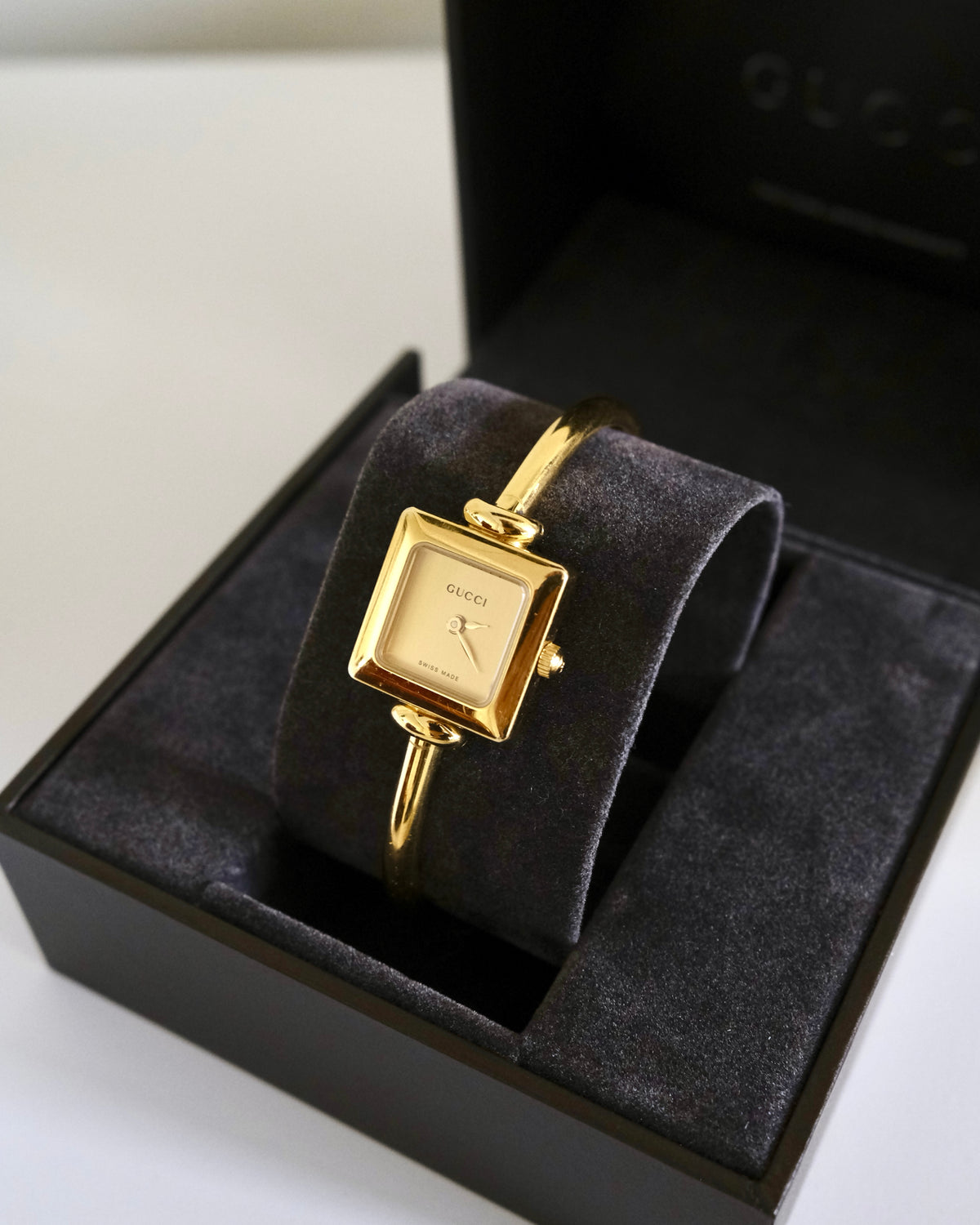 Rare Vintage Gucci 1900L Gold Bangle Watch