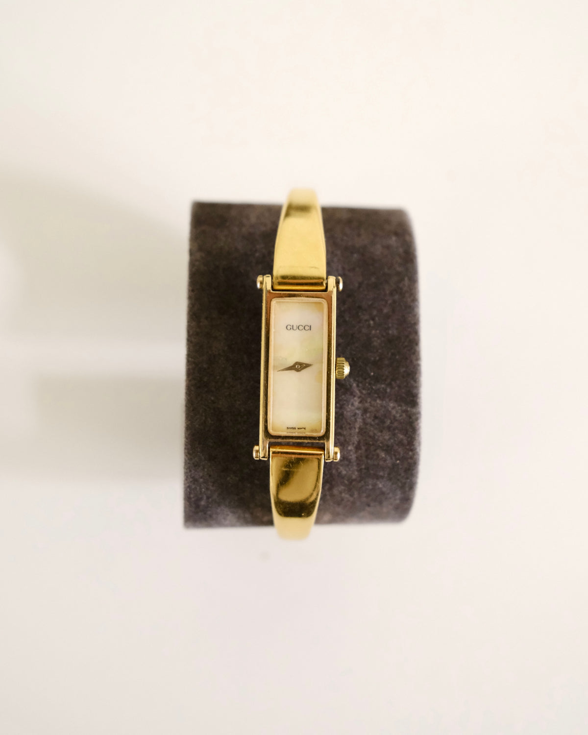 Vintage Gucci 1500L Gold Watch | Mother of Pearl Dial | Elegant Gold Bangle Bracelet | Classic Designer Timepiece