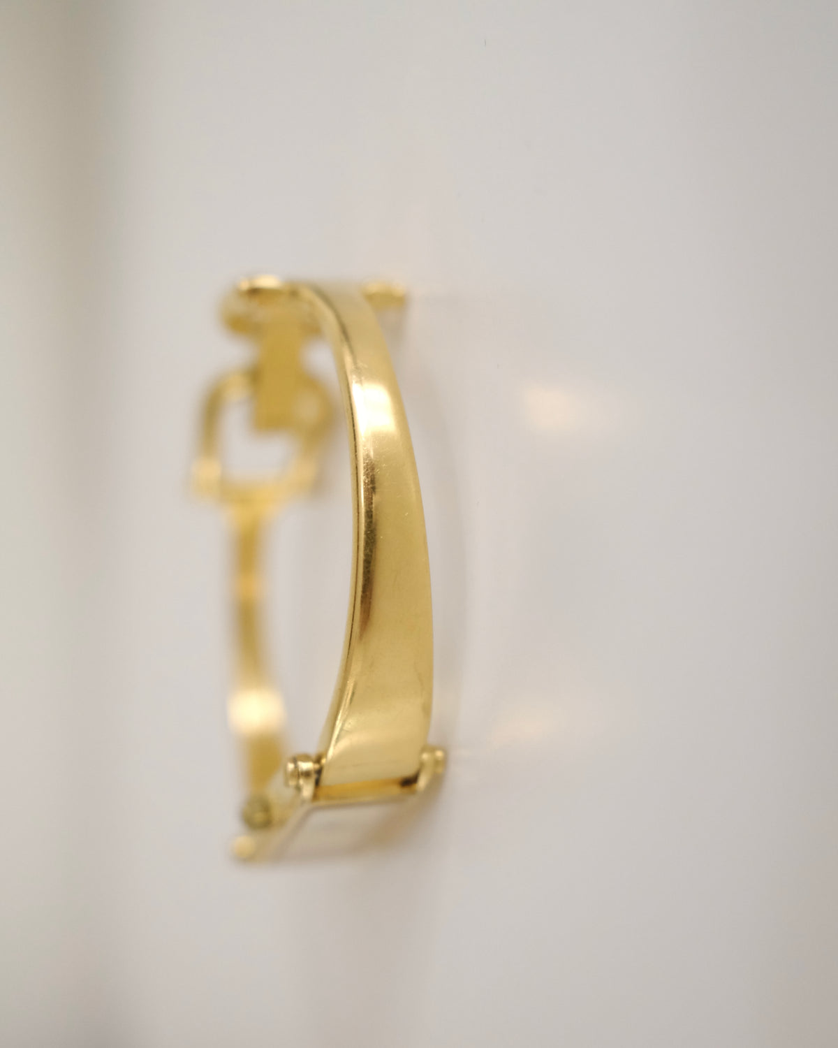 Vintage Gucci 1500L Gold Watch | Mother of Pearl Dial | Elegant Gold Bangle Bracelet | Classic Designer Timepiece