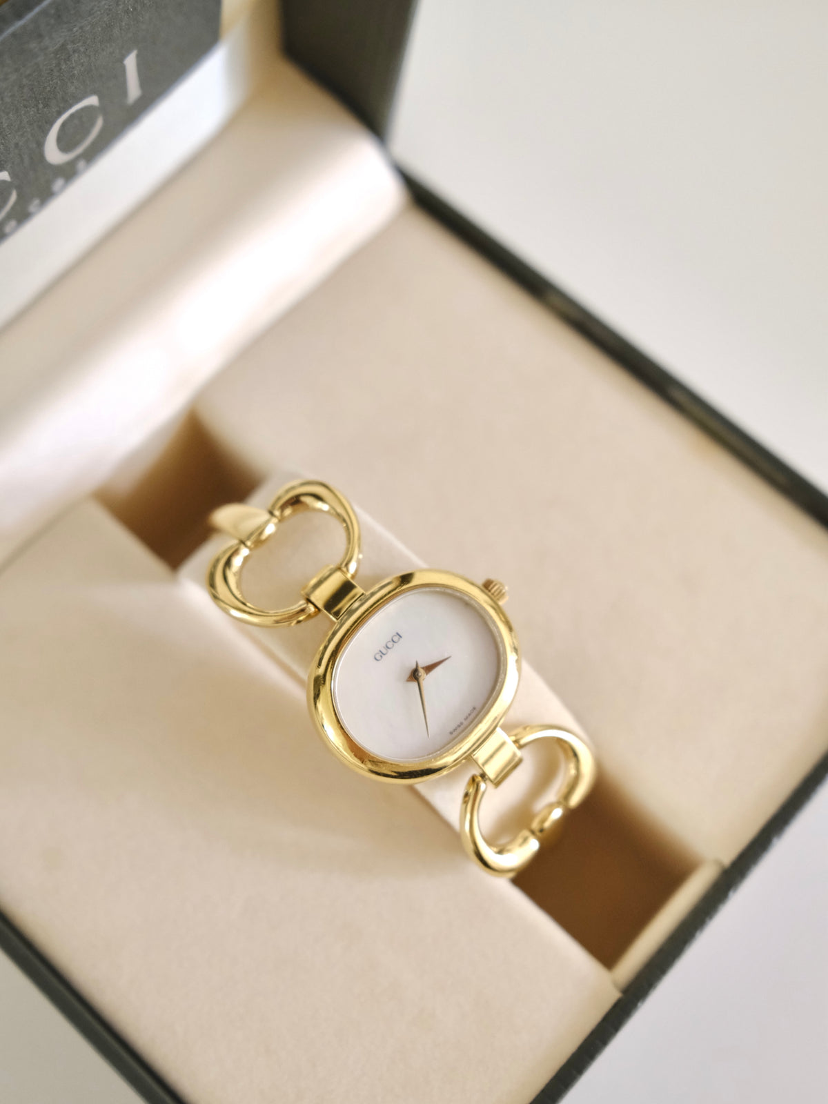 Vintage Gucci 1600L Gold Watch | White Dial | Elegant Gold Bangle Bracelet | Classic Swiss Designer Timepiece