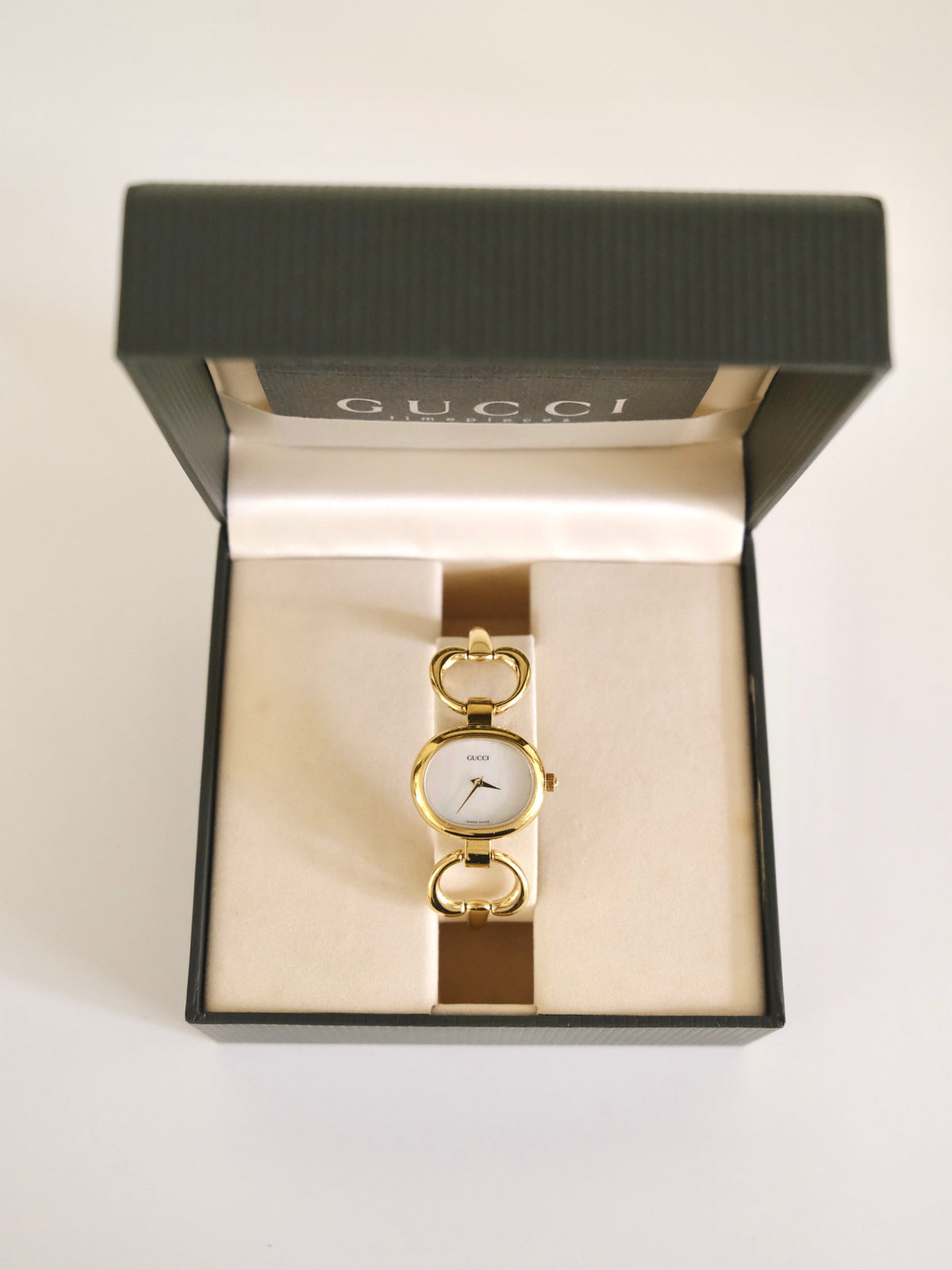 Vintage Gucci 1600L Gold Watch | White Dial | Elegant Gold Bangle Bracelet | Classic Swiss Designer Timepiece