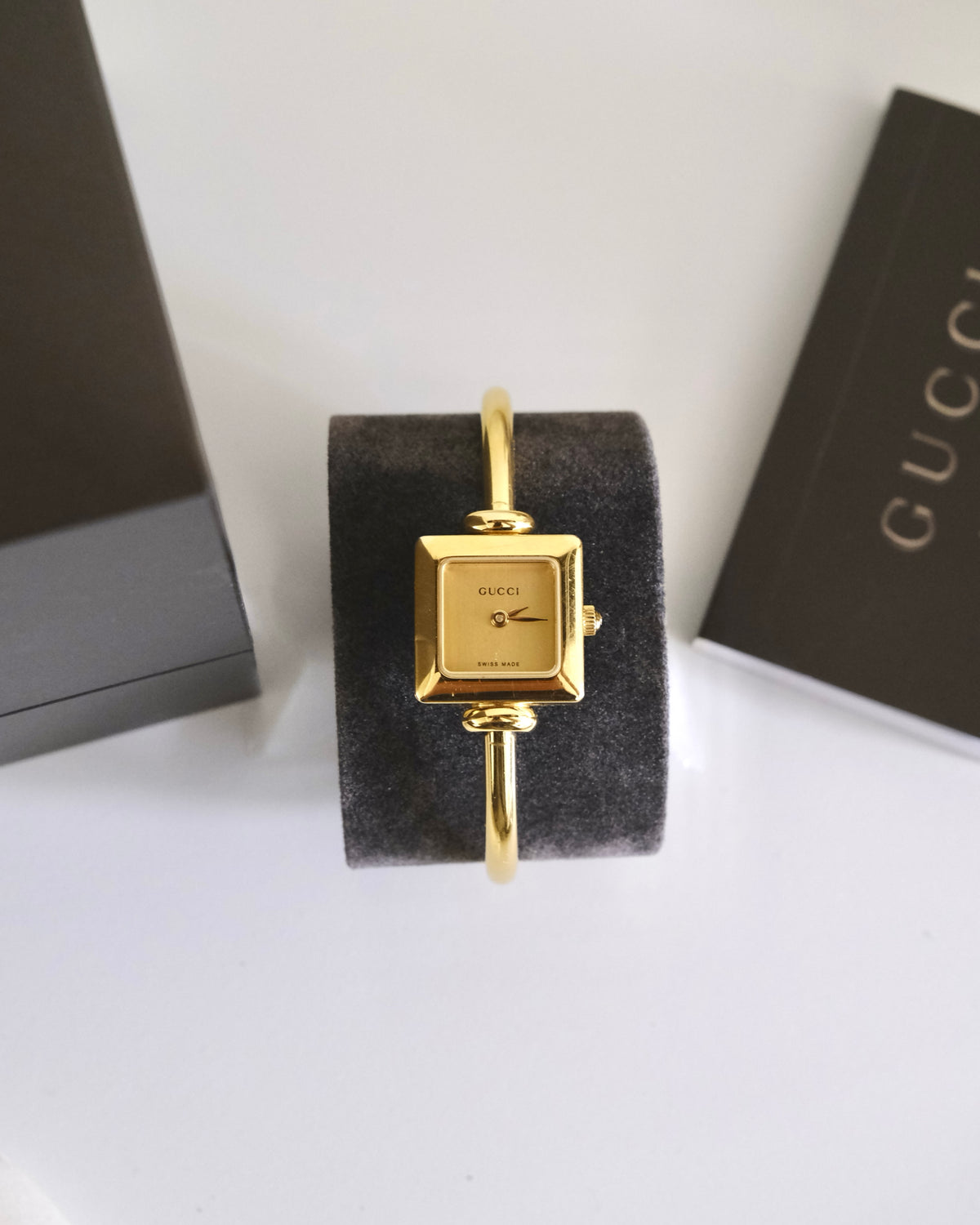 Rare Vintage Gucci 1900L Gold Bangle Watch