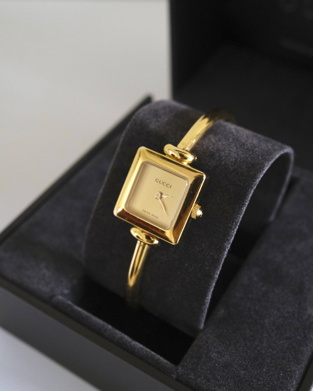 Rare Vintage Gucci 1900L Gold Bangle Watch