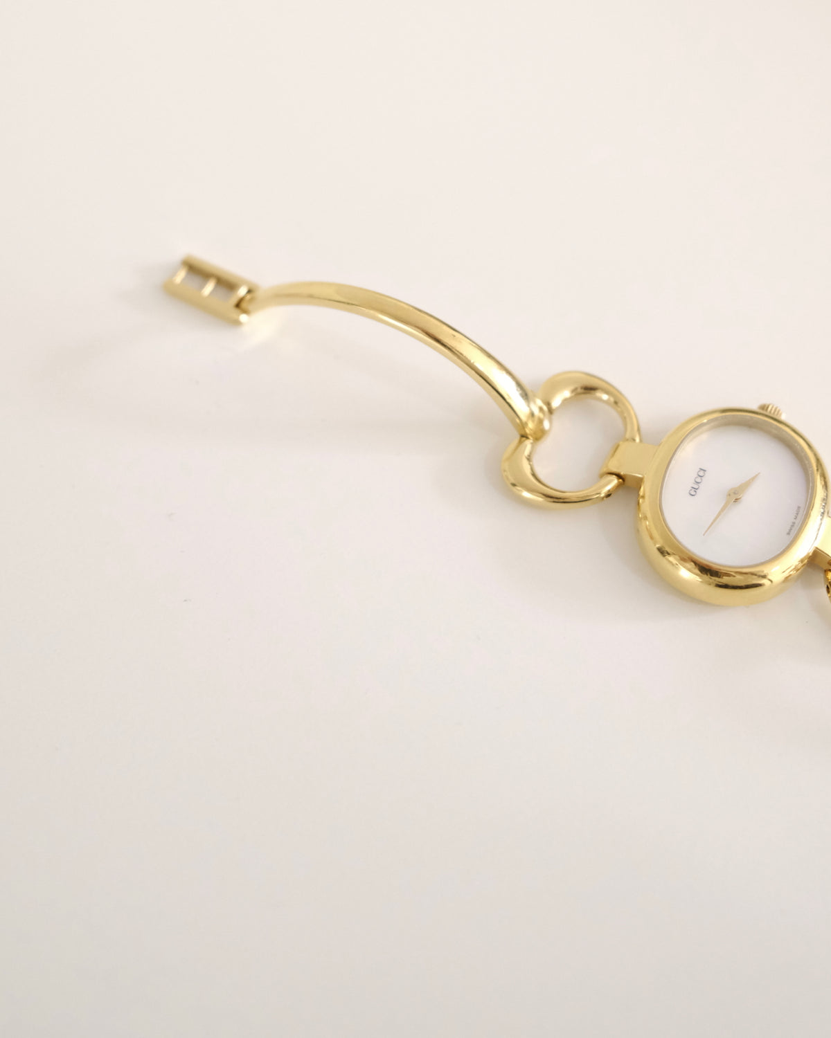 Vintage Gucci 1600L Gold Watch | White Dial | Elegant Gold Bangle Bracelet | Classic Swiss Designer Timepiece