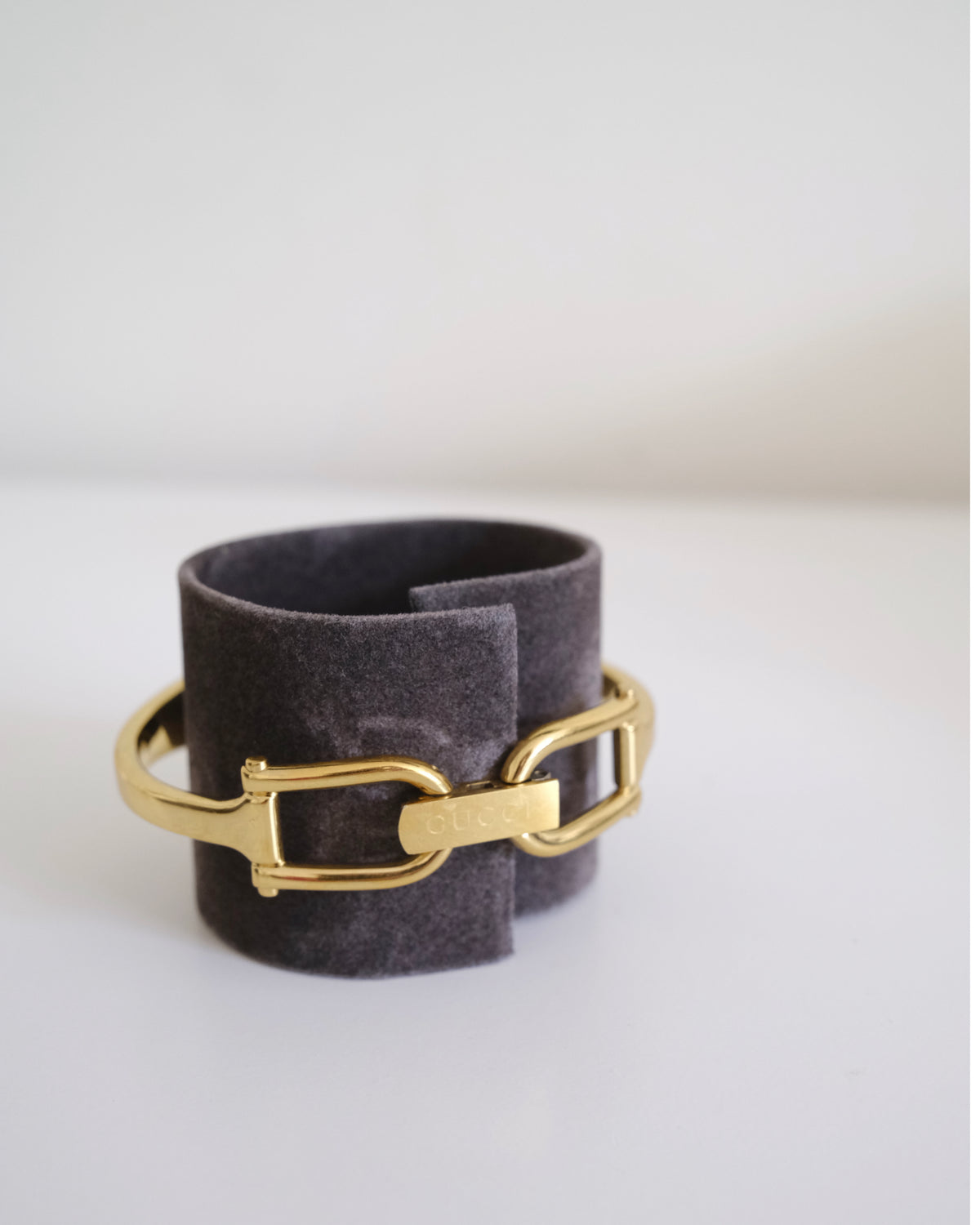 Vintage Gucci 1500L Gold Bangle Watch – Black Dial