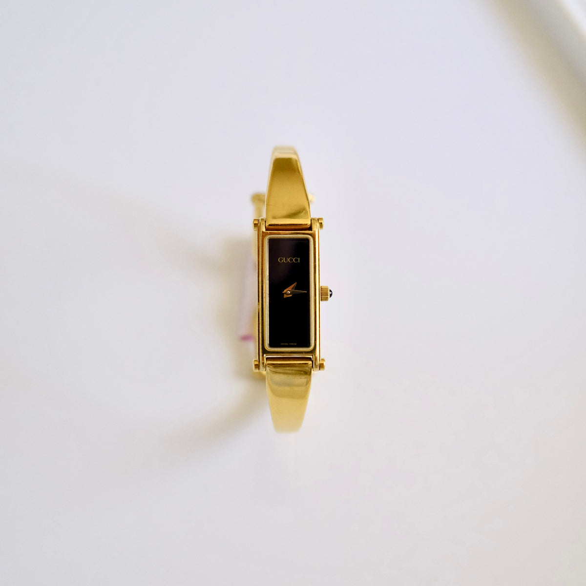 Vintage Gucci 1500L Gold Bangle Watch – Black Dial