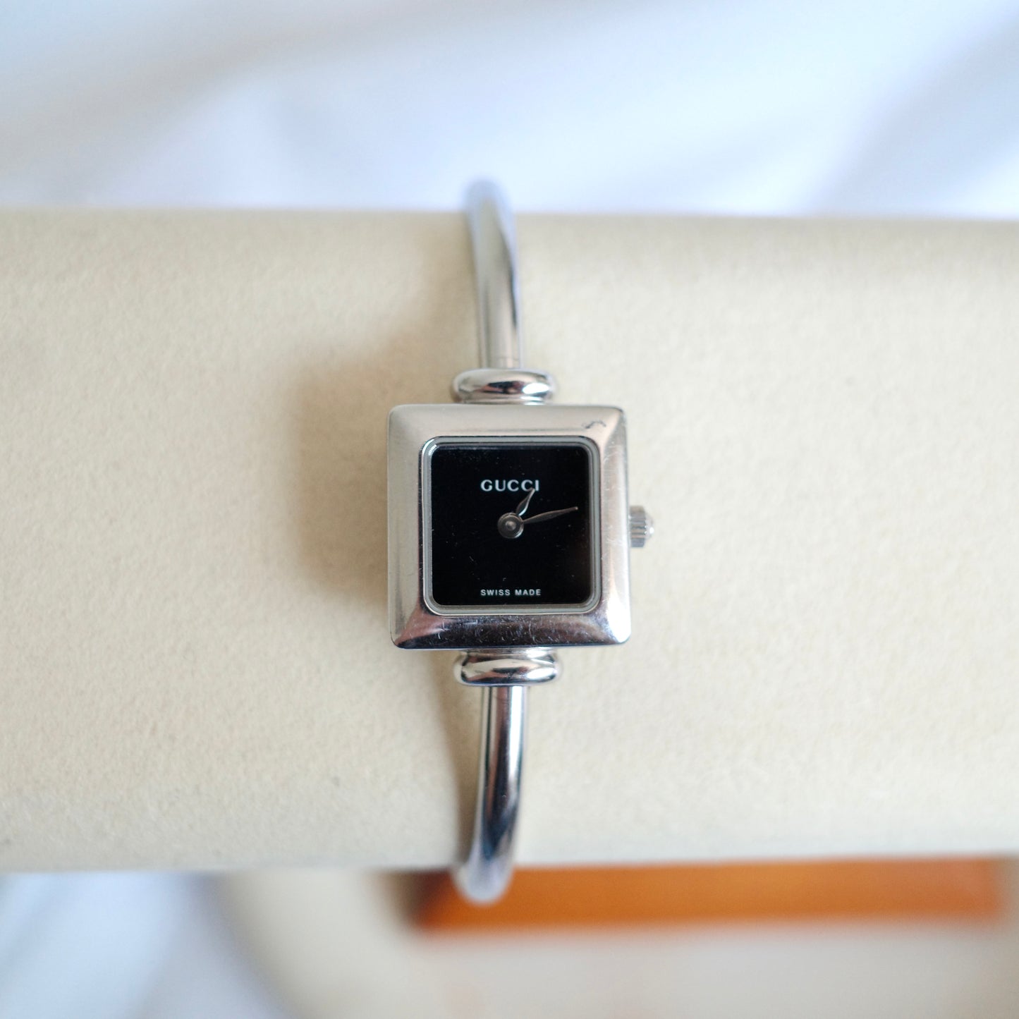 Vintage Gucci 1900L Silver Bangle Watch
