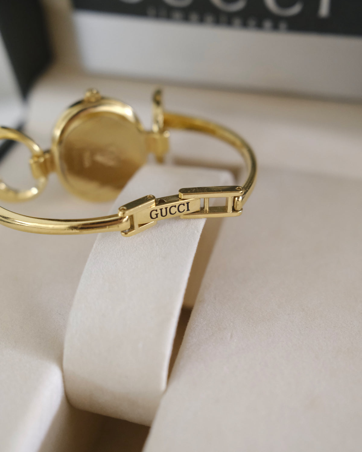 Vintage Gucci 1600L Gold Watch | White Dial | Elegant Gold Bangle Bracelet | Classic Swiss Designer Timepiece