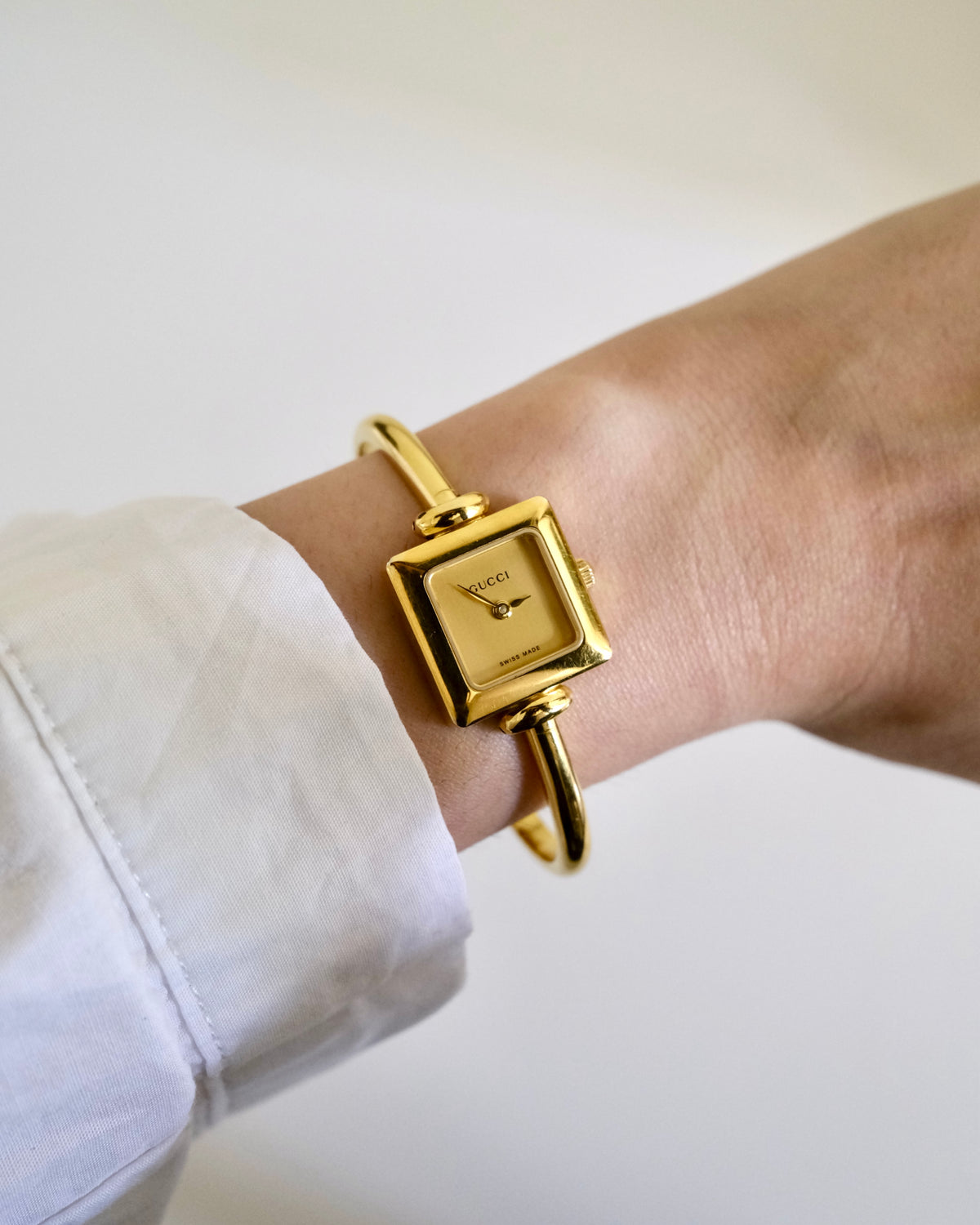 Rare Vintage Gucci 1900L Gold Bangle Watch