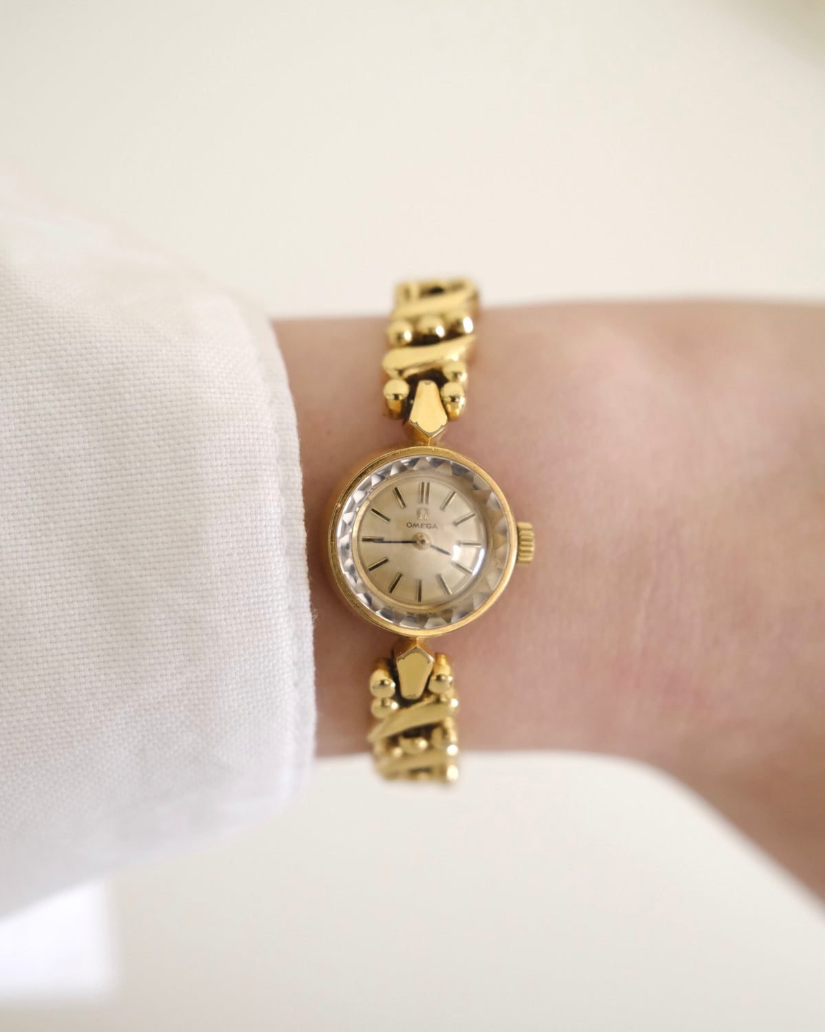 Vintage Omega Gold-Tone Manual Winding Watch | Elegant Swiss Mechanical Ladies Watch with Omega Box