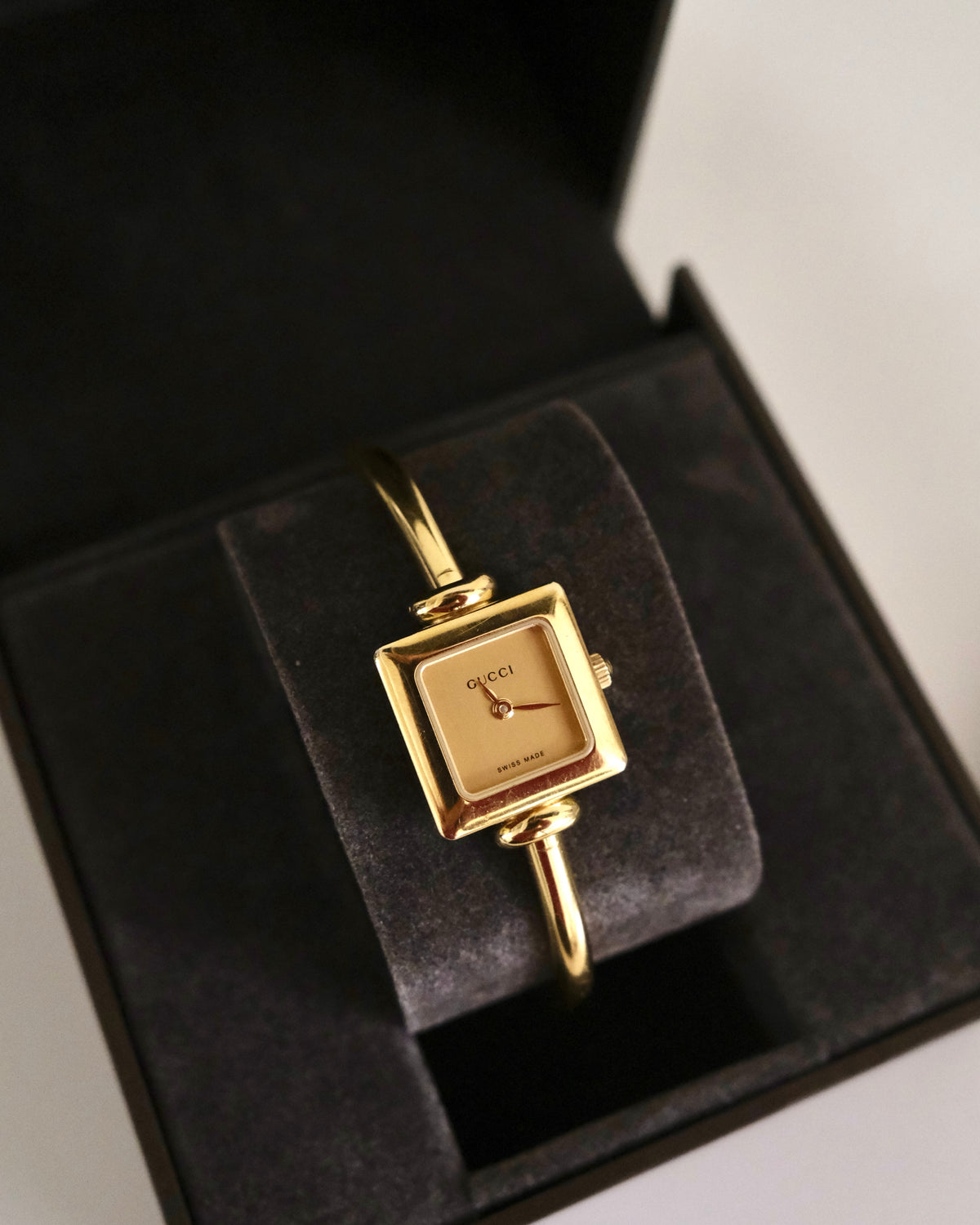 Rare Vintage Gucci 1900L Gold Bangle Watch