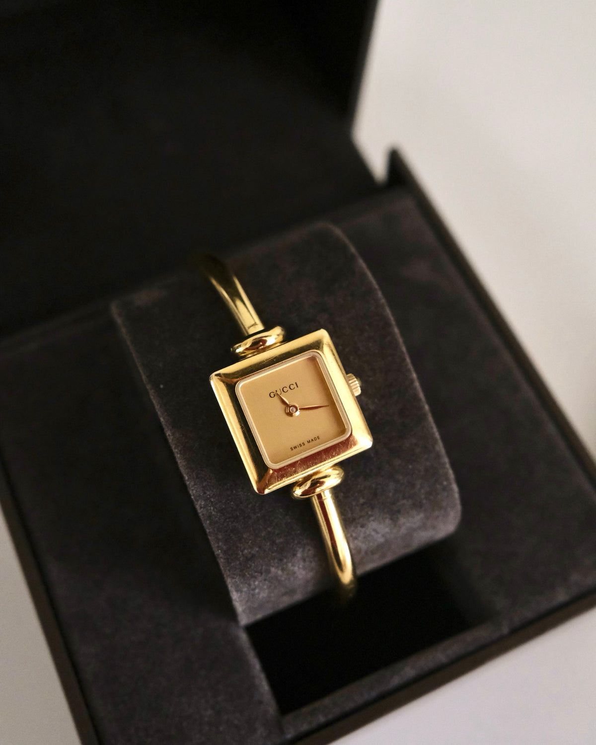 Rare Vintage Gucci 1900L Gold Bangle Watch