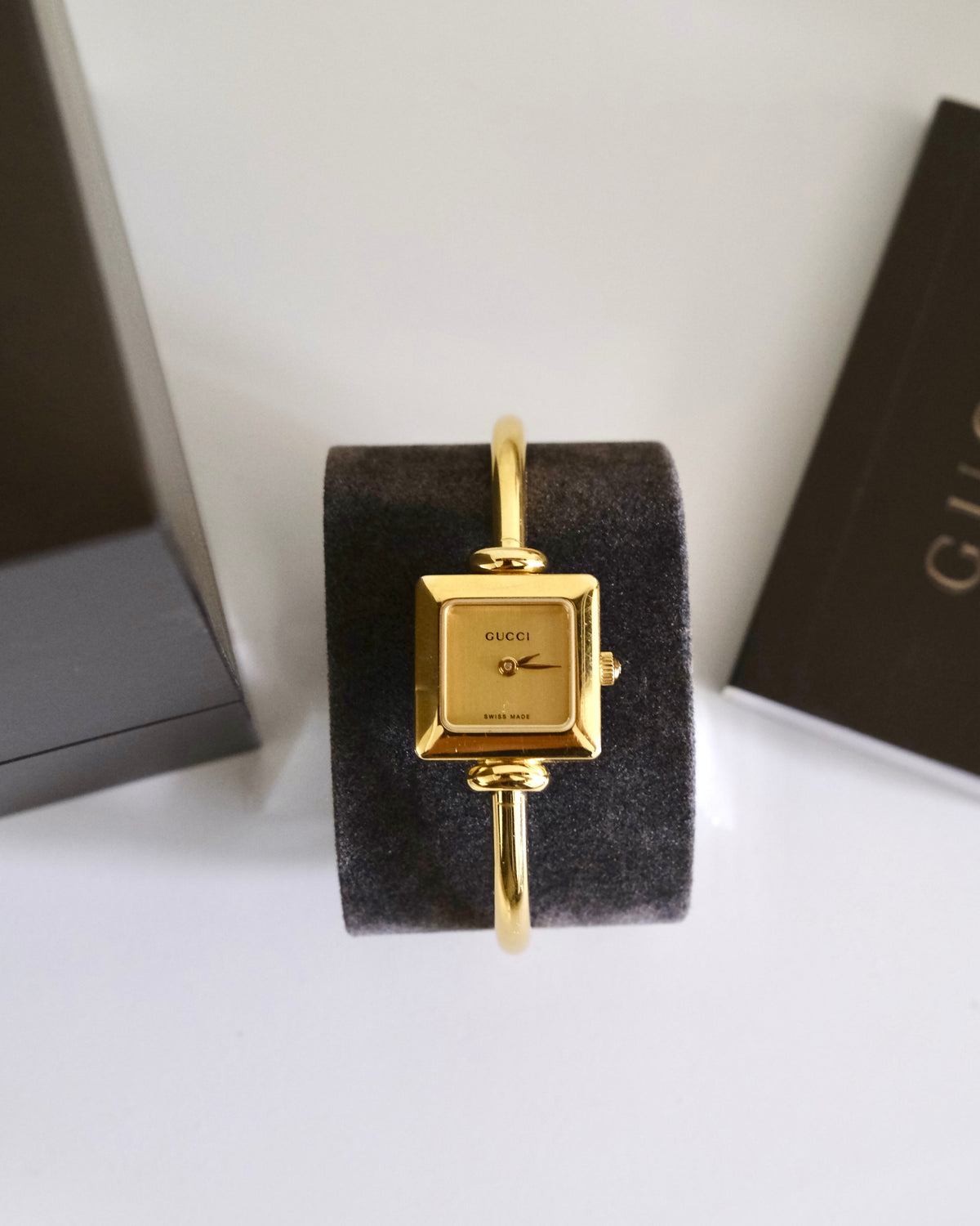 Rare Vintage Gucci 1900L Gold Bangle Watch