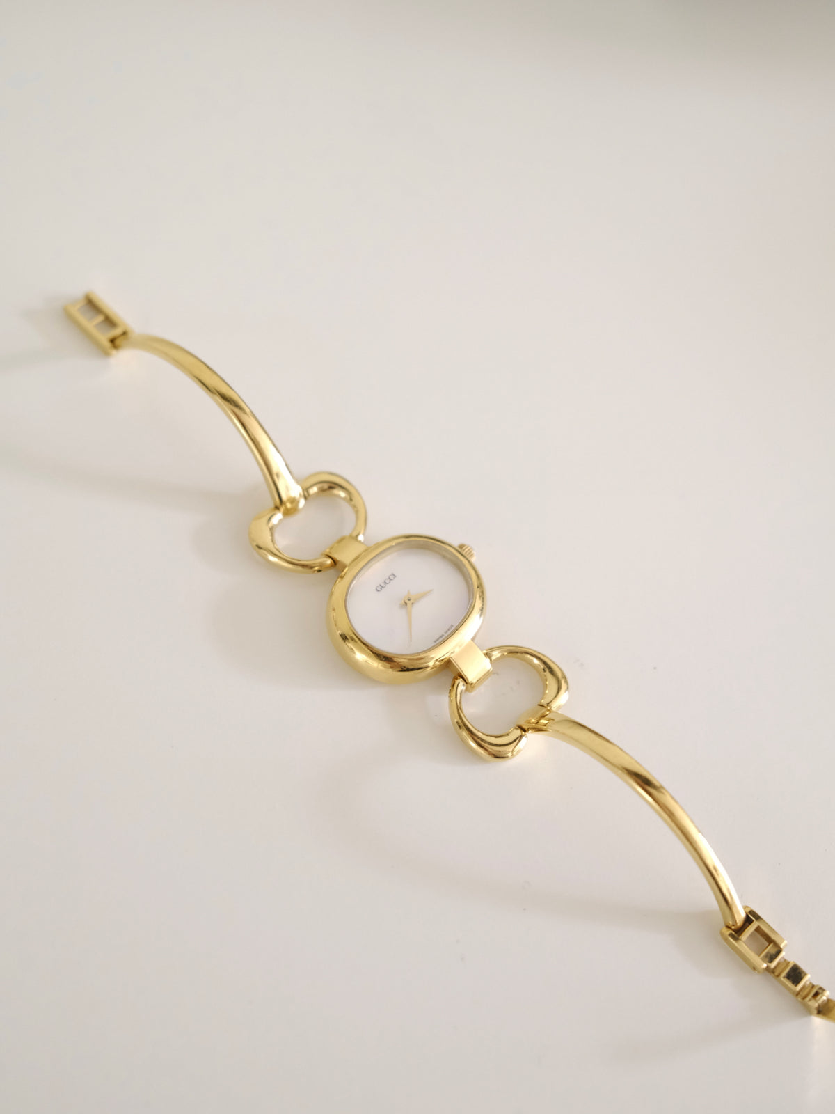 Vintage Gucci 1600L Gold Watch | White Dial | Elegant Gold Bangle Bracelet | Classic Swiss Designer Timepiece