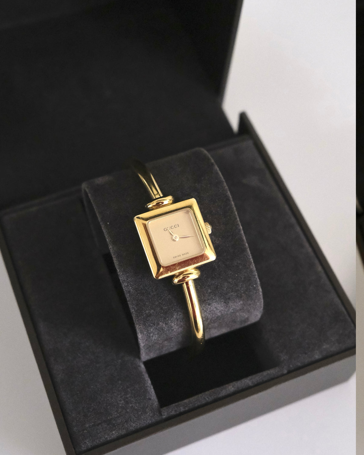 Rare Vintage Gucci 1900L Gold Bangle Watch