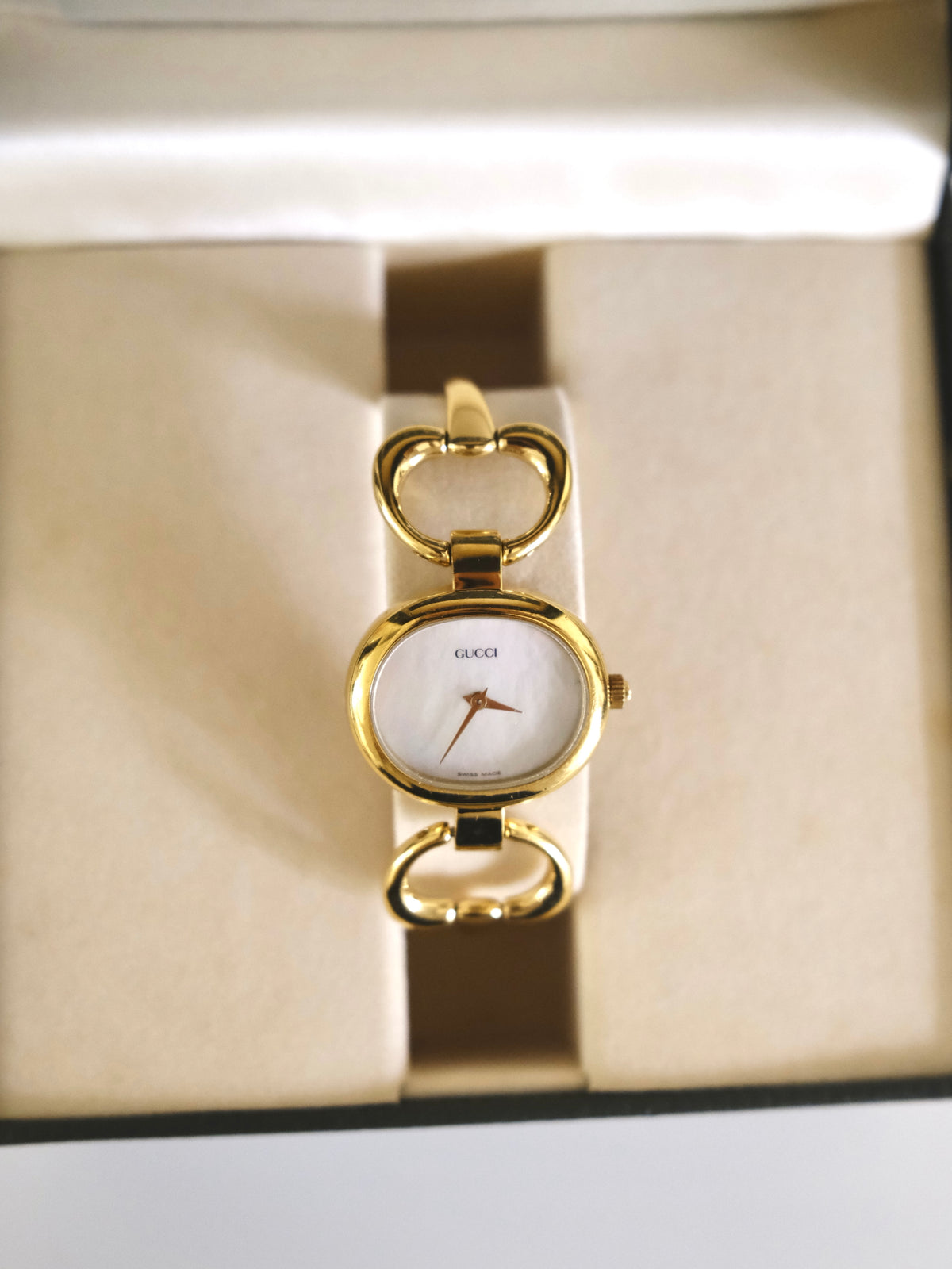 Vintage Gucci 1600L Gold Watch | White Dial | Elegant Gold Bangle Bracelet | Classic Swiss Designer Timepiece