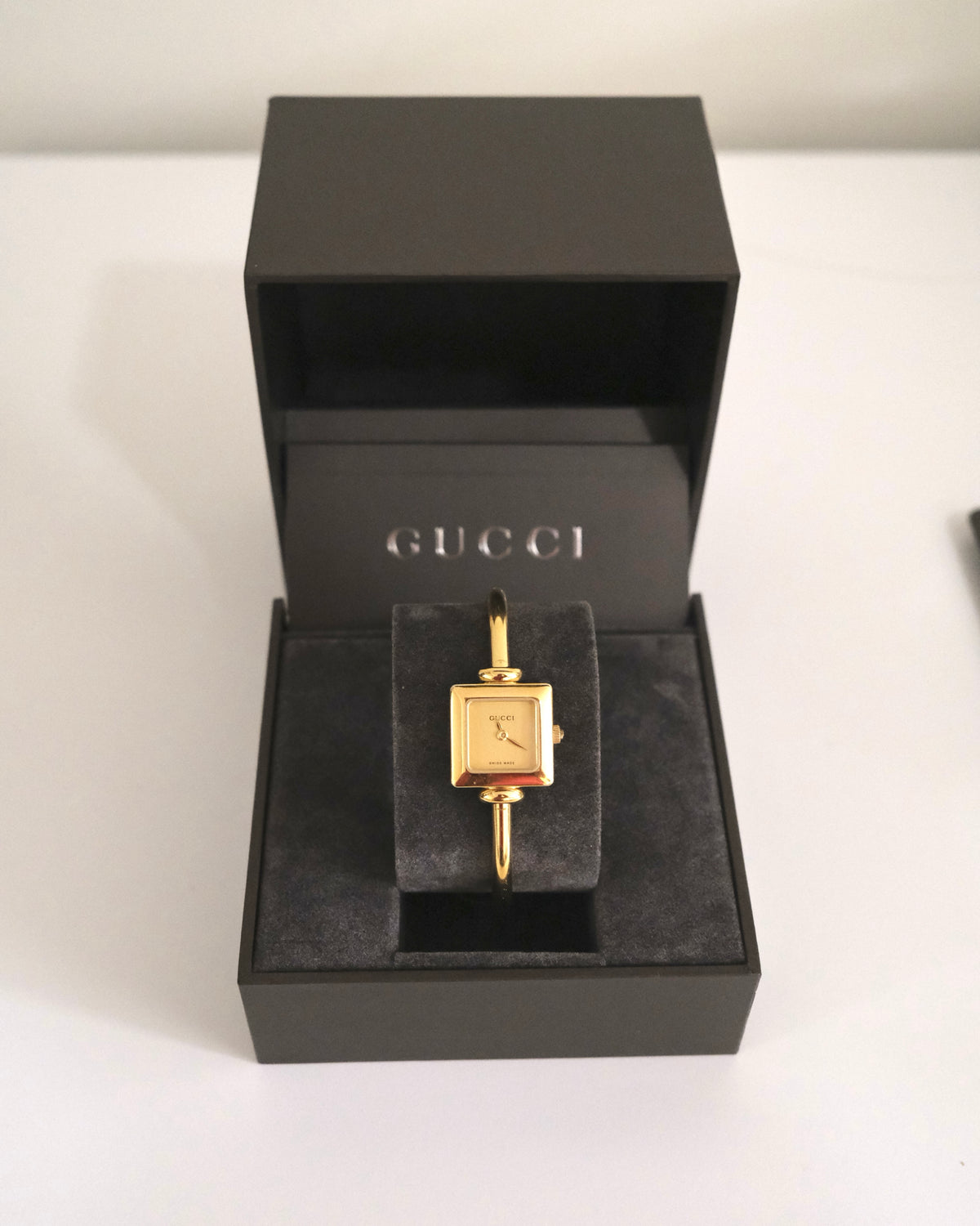 Rare Vintage Gucci 1900L Gold Bangle Watch