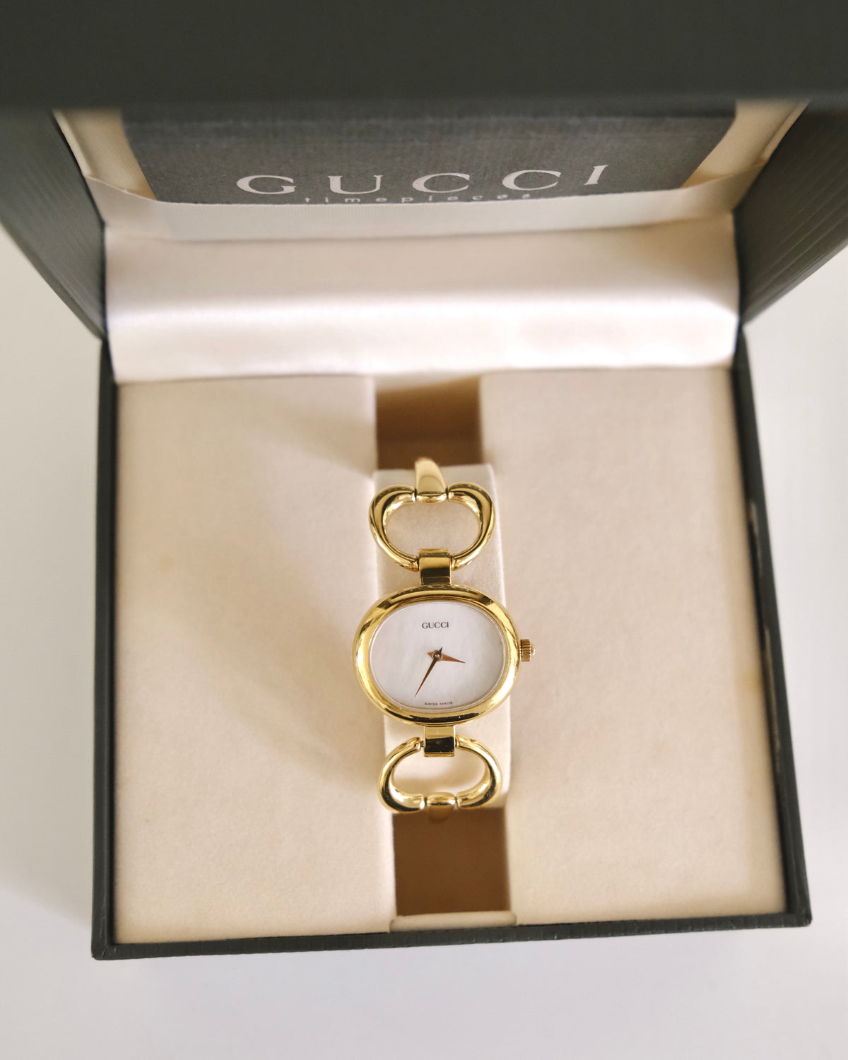 Vintage Gucci 1600L Gold Watch | White Dial | Elegant Gold Bangle Bracelet | Classic Swiss Designer Timepiece
