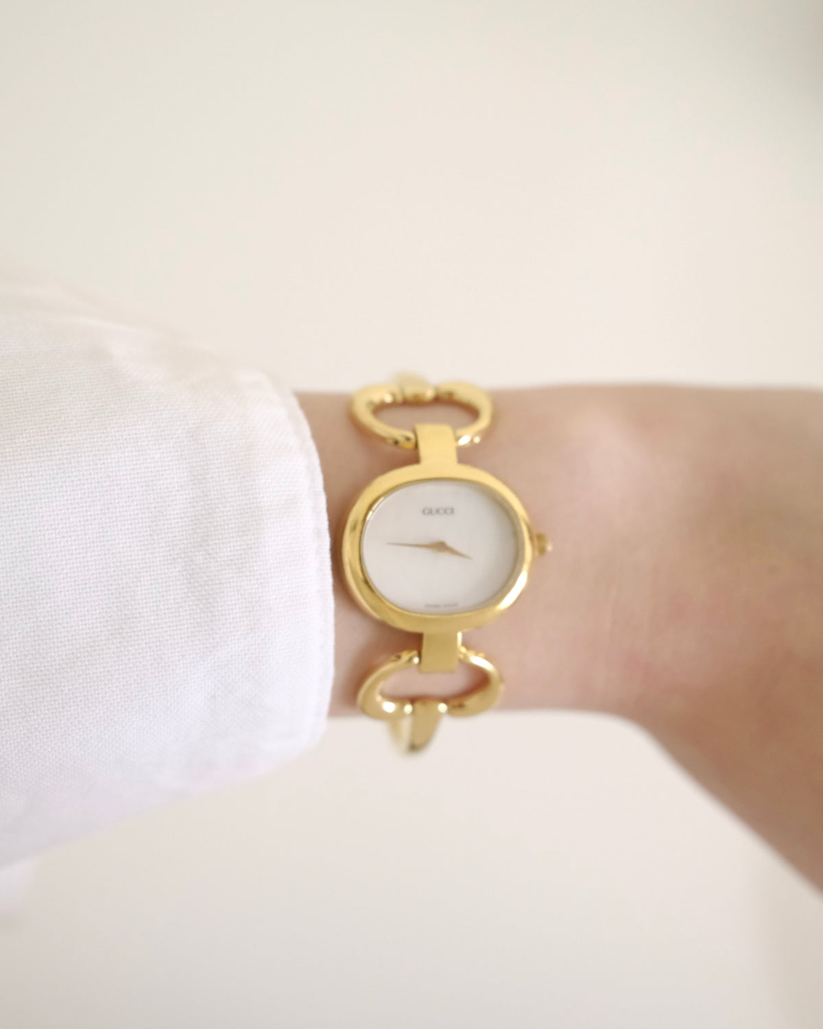 Vintage Gucci 1600L Gold Watch | White Dial | Elegant Gold Bangle Bracelet | Classic Swiss Designer Timepiece