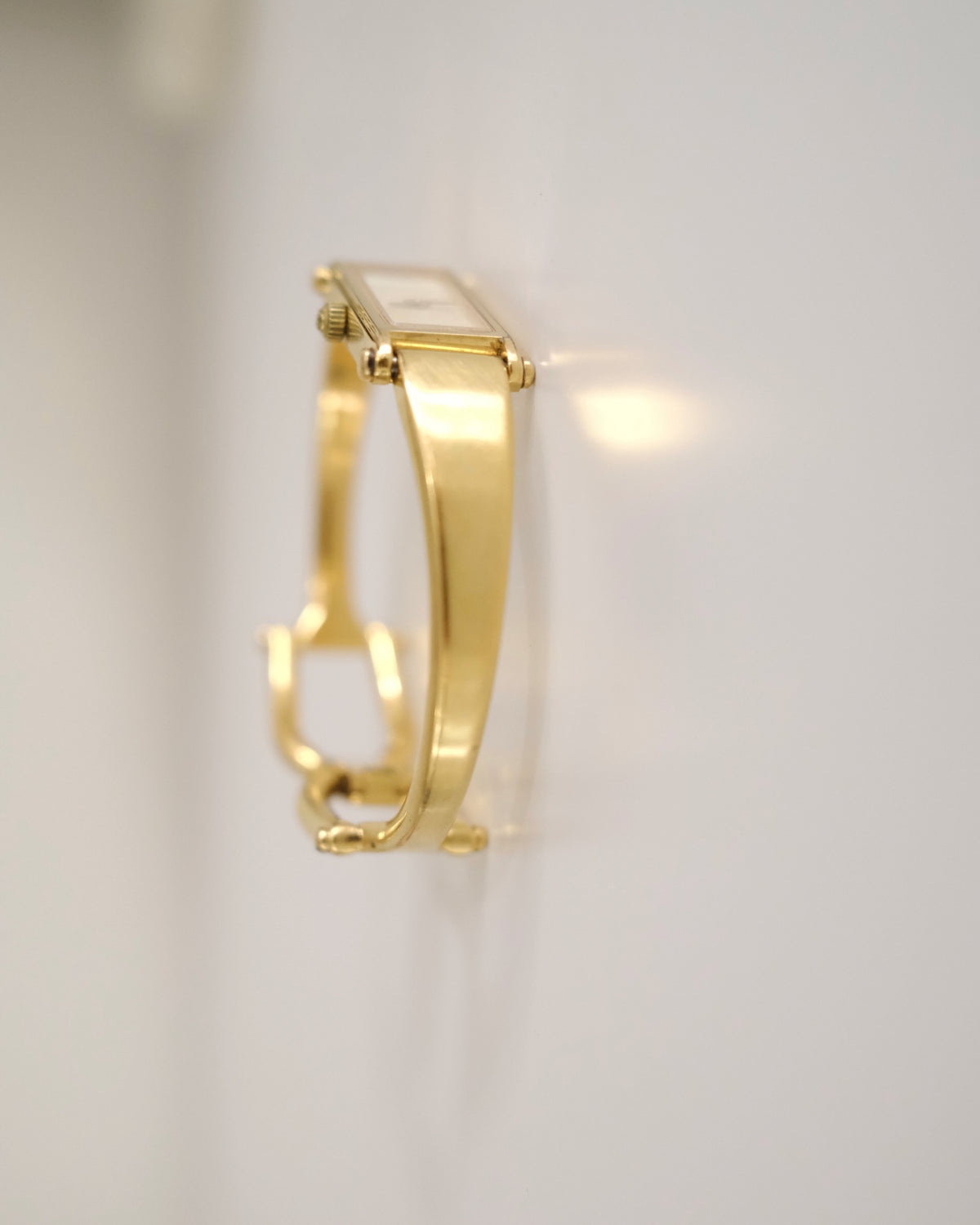 Vintage Gucci 1500L Gold Watch | Mother of Pearl Dial | Elegant Gold Bangle Bracelet | Classic Designer Timepiece