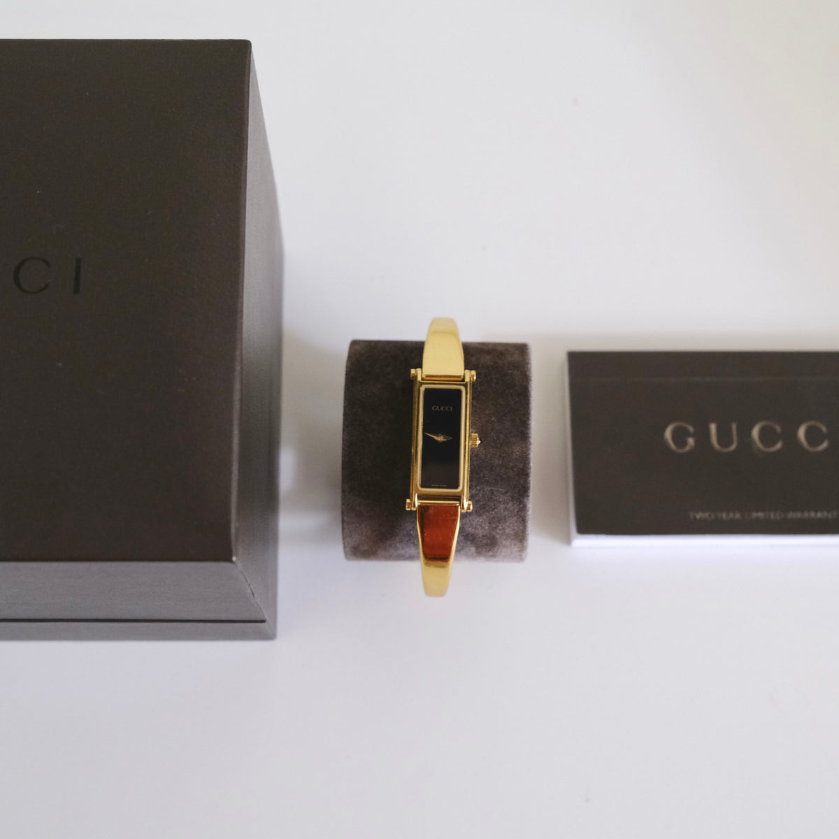 Vintage Gucci 1500L Gold Bangle Watch – Black Dial