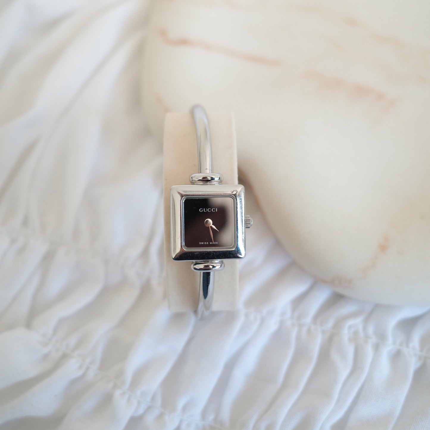 Vintage Gucci 1900L Silver Bangle Watch