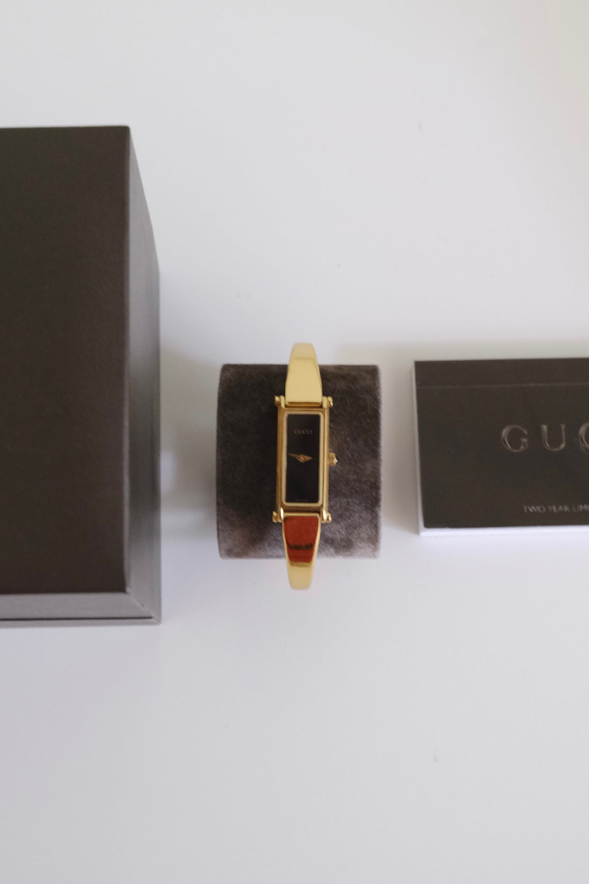 Vintage Gucci 1500L Gold Bangle Watch – Black Dial