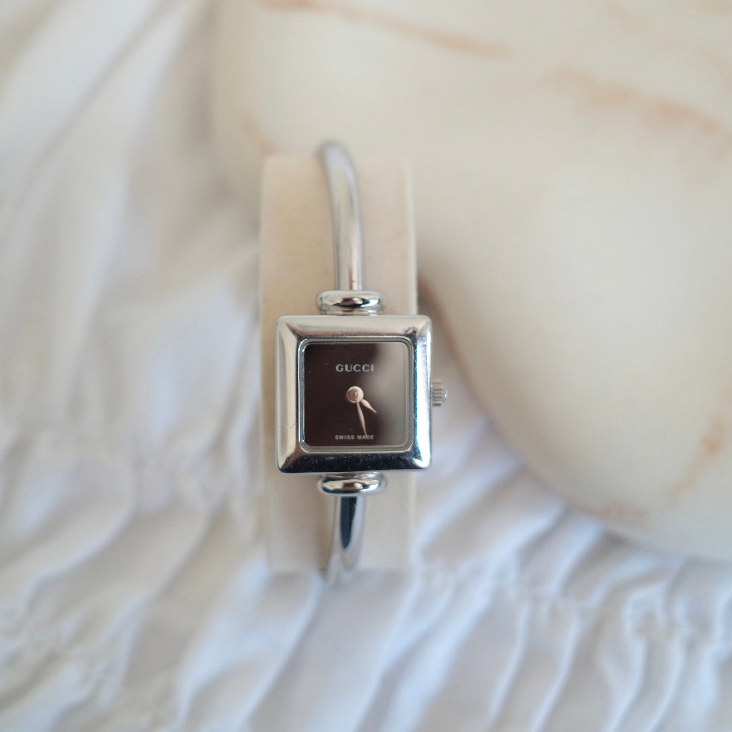 Vintage Gucci 1900L Silver Bangle Watch